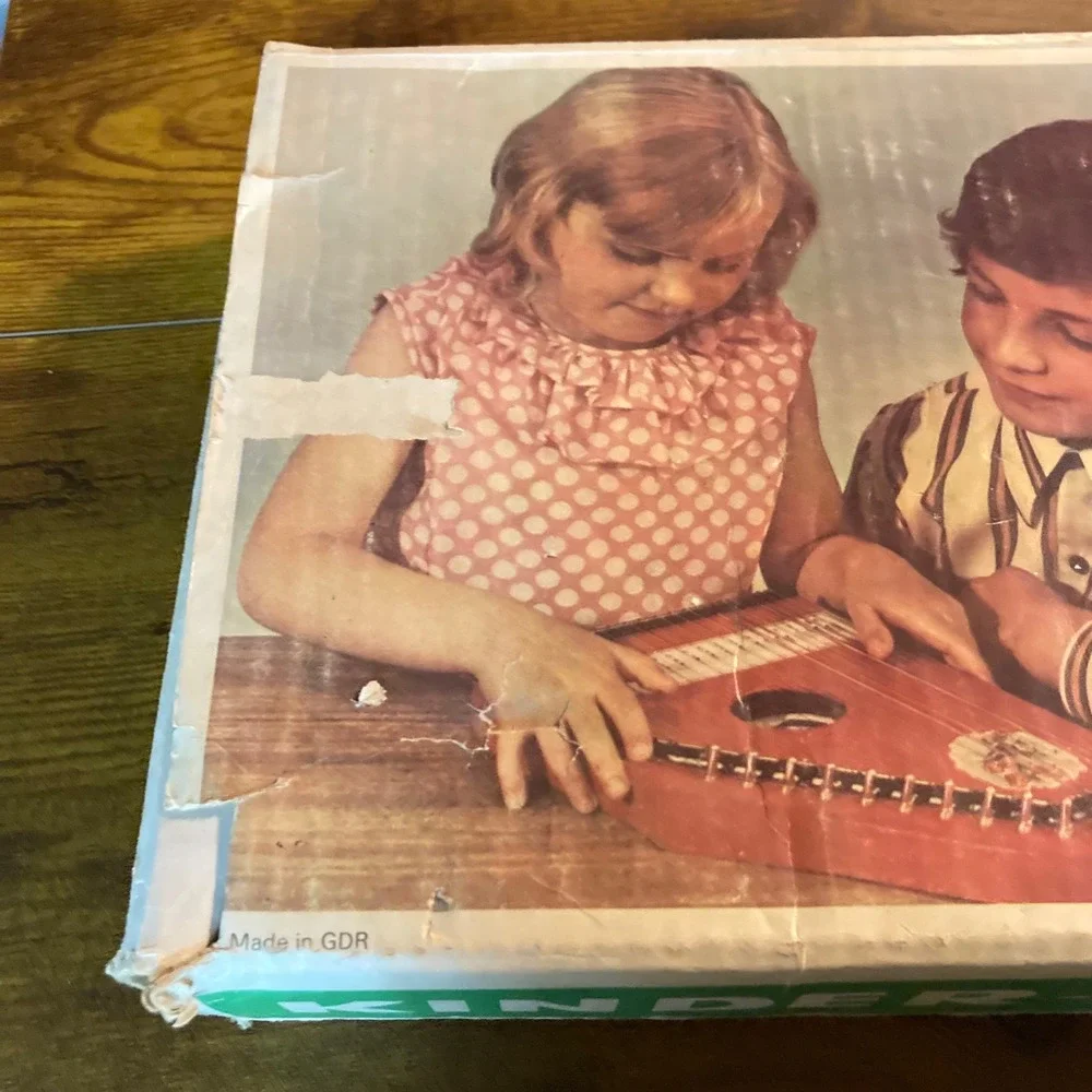 Vtg Kinderzither Musical Instrument Red Clown Made in German Democratic Republic